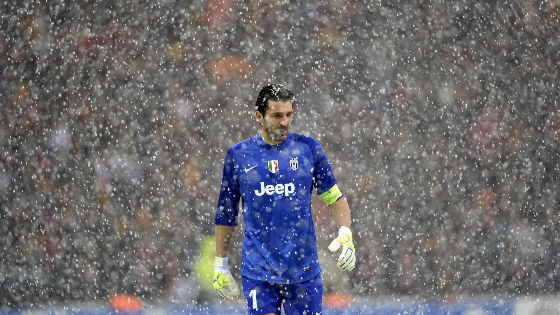 爱游戏官方主页-赛场上的“光影魔术”——用镜头捕捉瞬间的奇迹景象，光影魔术什么意思